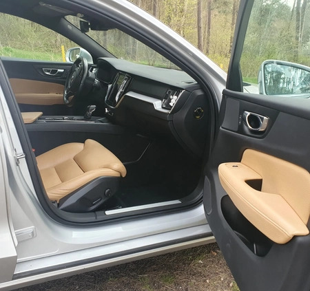 Volvo V60 cena 81795 przebieg: 221000, rok produkcji 2019 z Lublin małe 277